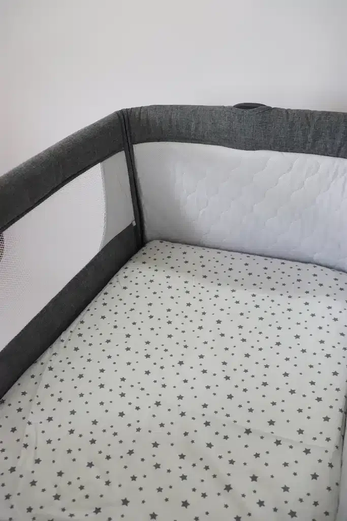 Drap Housse cododo / berceau Blanc Etoiles Gris